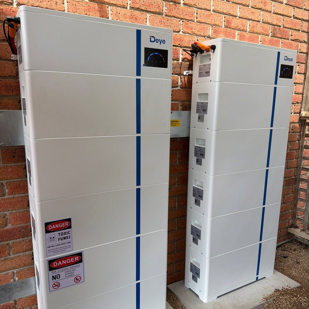 695173557_1461907239066720_6700234232104370702_n deye solar battery